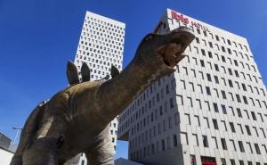 Barcelona: Prolaznici u skulpturi dinosaura naišli na jeziv prizor